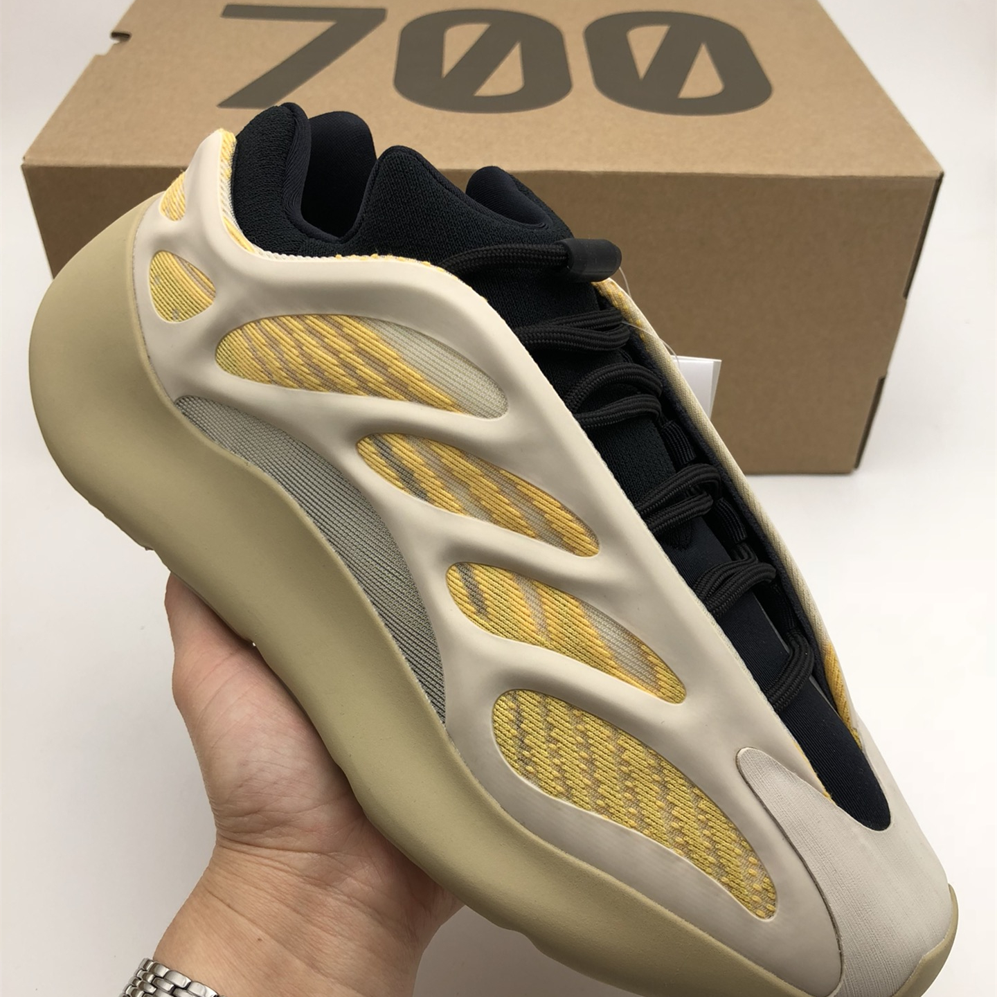 Yeezy Boost 700V3 EU36-EU46 / US3.5-US11