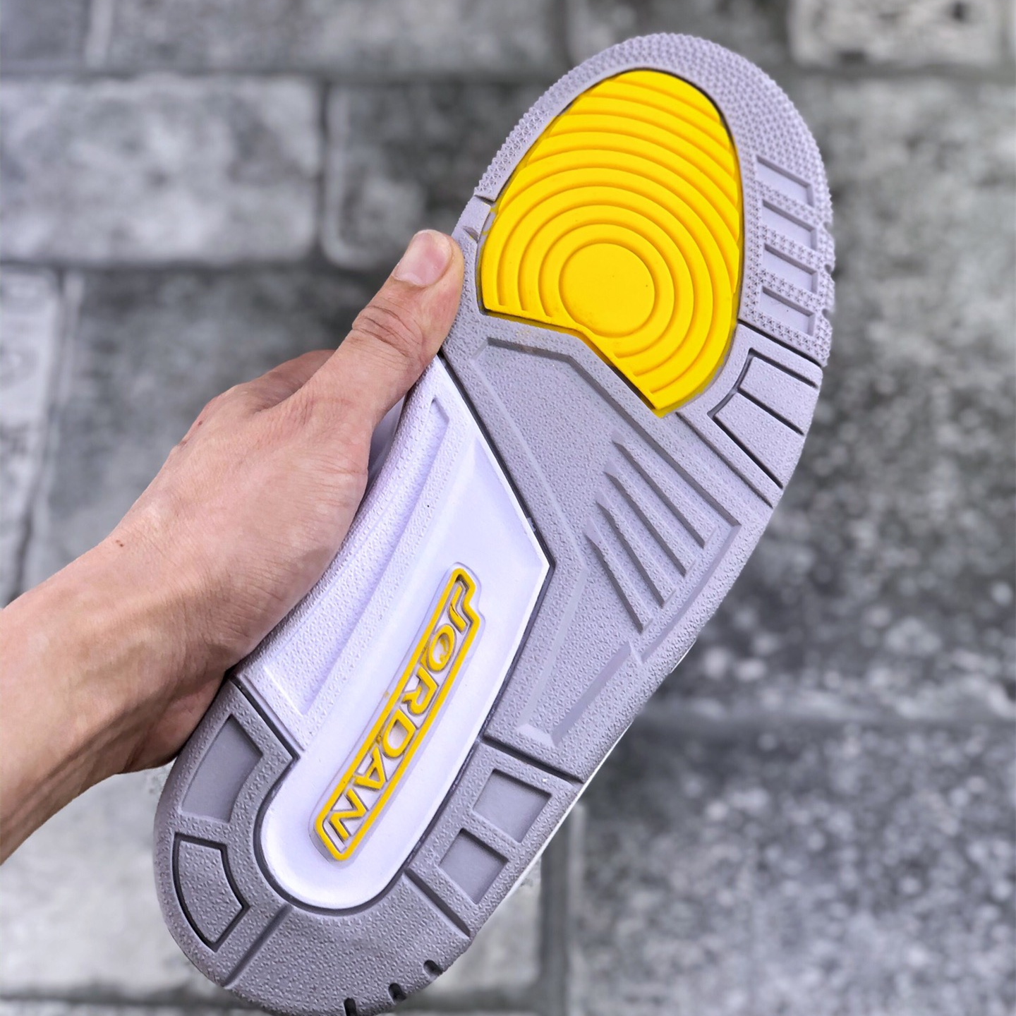 Air Jordan 3 WMNS “Laser Orange” Size:EU36-EU46/US4-US12