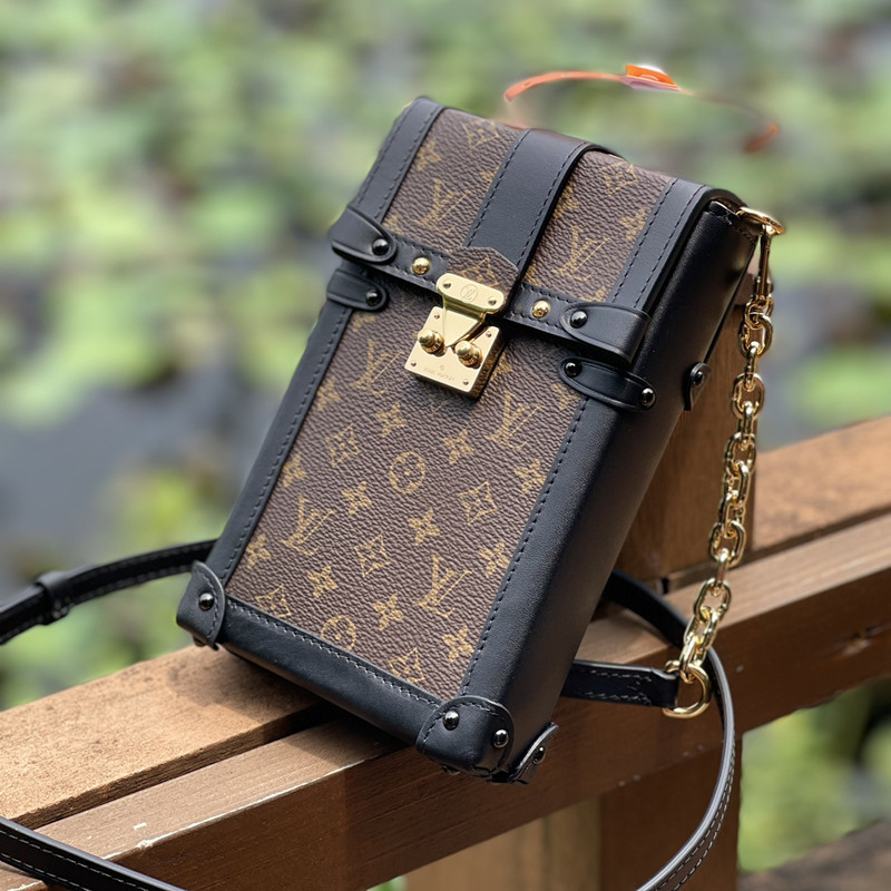 Trunk Vertical Chain Bag Mobile Phone Bag Size11*17.5*3.5cm