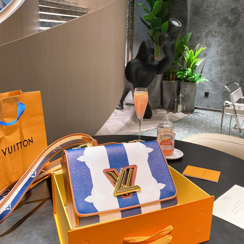 TWIST Colorwork Graffiti Fashion Twist Lock Design Women's Bag Size 23 * 17cm