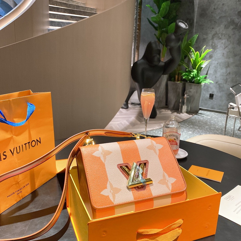 TWIST Colorwork Graffiti Fashion Twist Lock Design Women's Bag Size 23 * 17cm