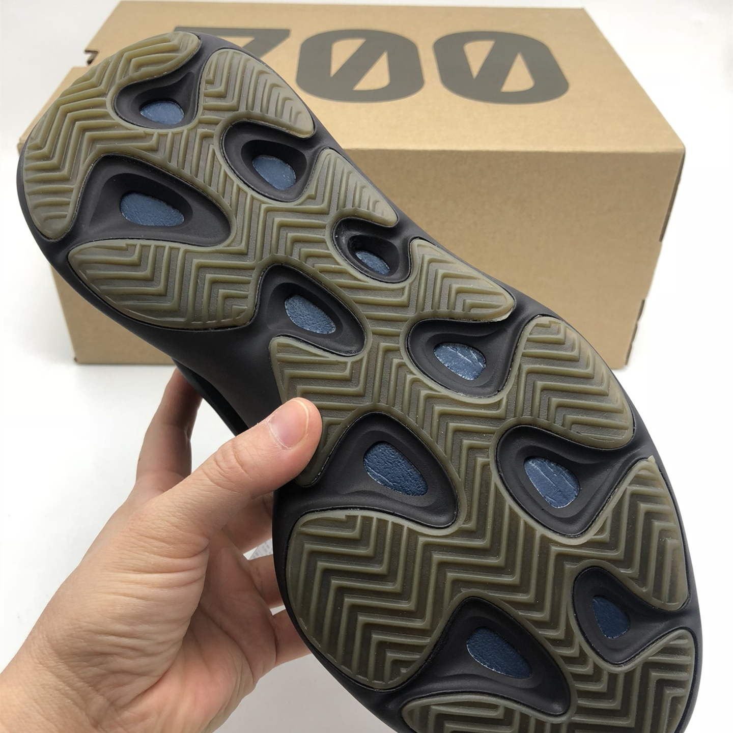 Yeezy Boost 700V3 EU36-EU46 / US3.5-US11