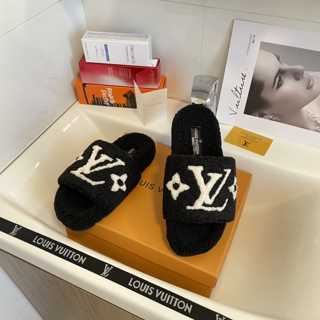 Plush slippers   size:EU35-EU42