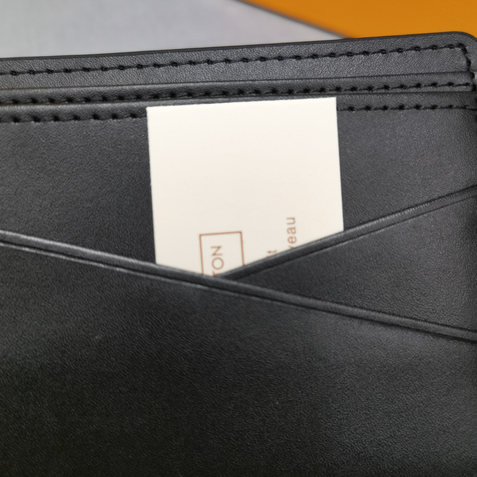 Wallet size:11*8.5*2CM