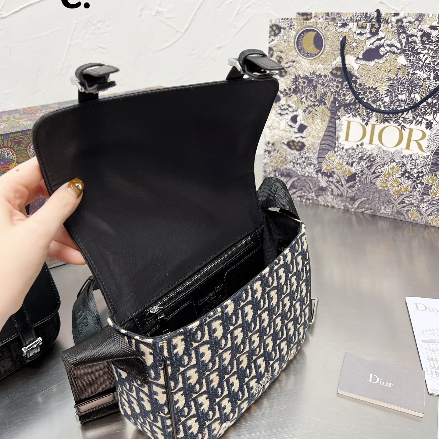 2022 New MESSENGER Oblique bag size:22*18cm