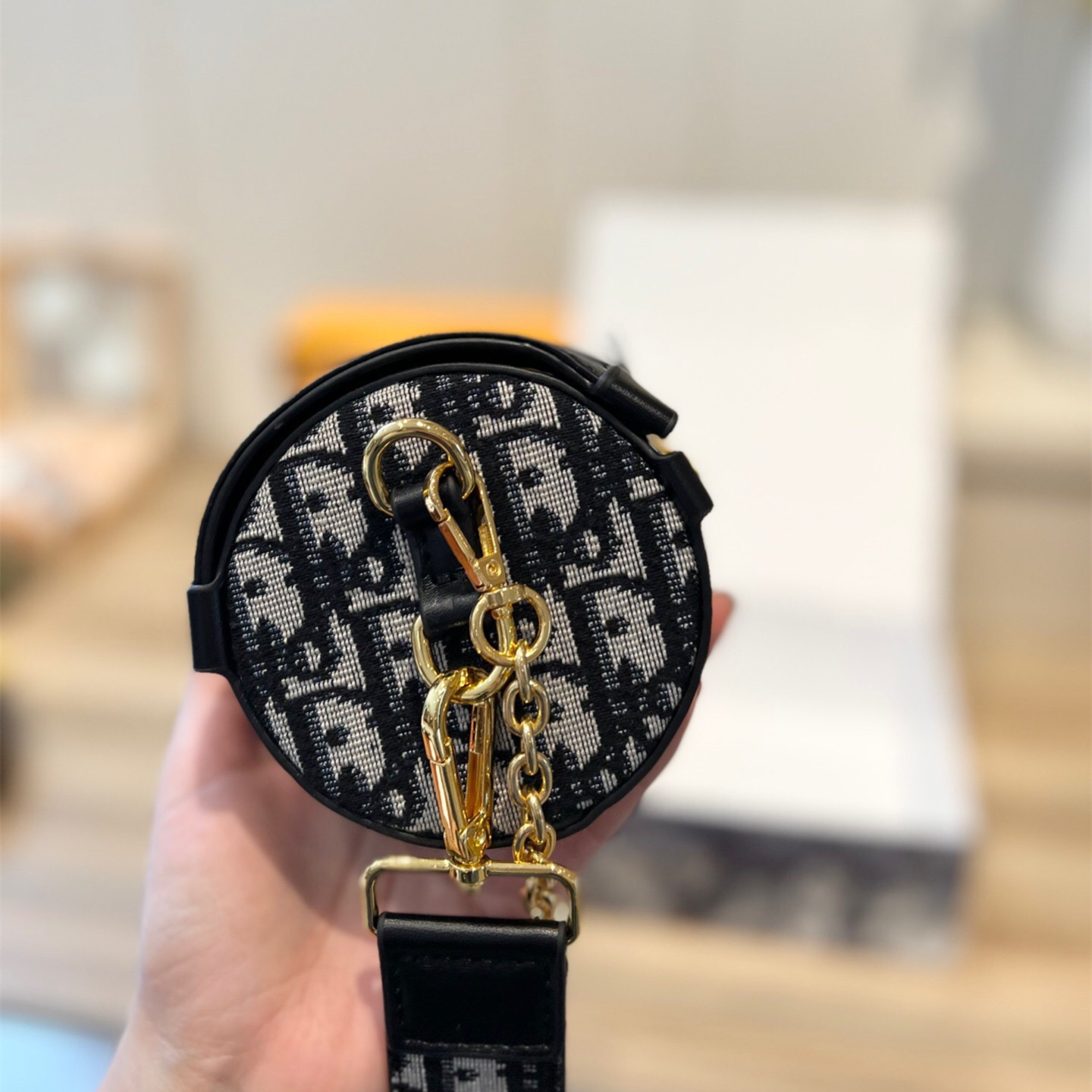 Bags size:20*10*10cm