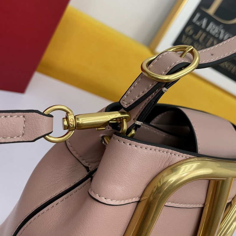 Garavani Supervee Women's Clutch Bag Crossbody Bags Size 20*19*12 cm