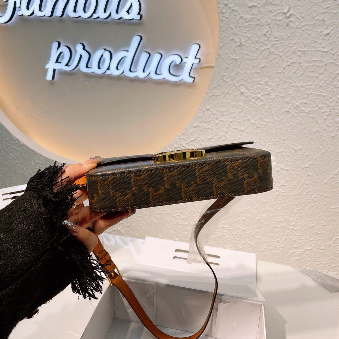 Triomphe New Bags Size:20*11cm