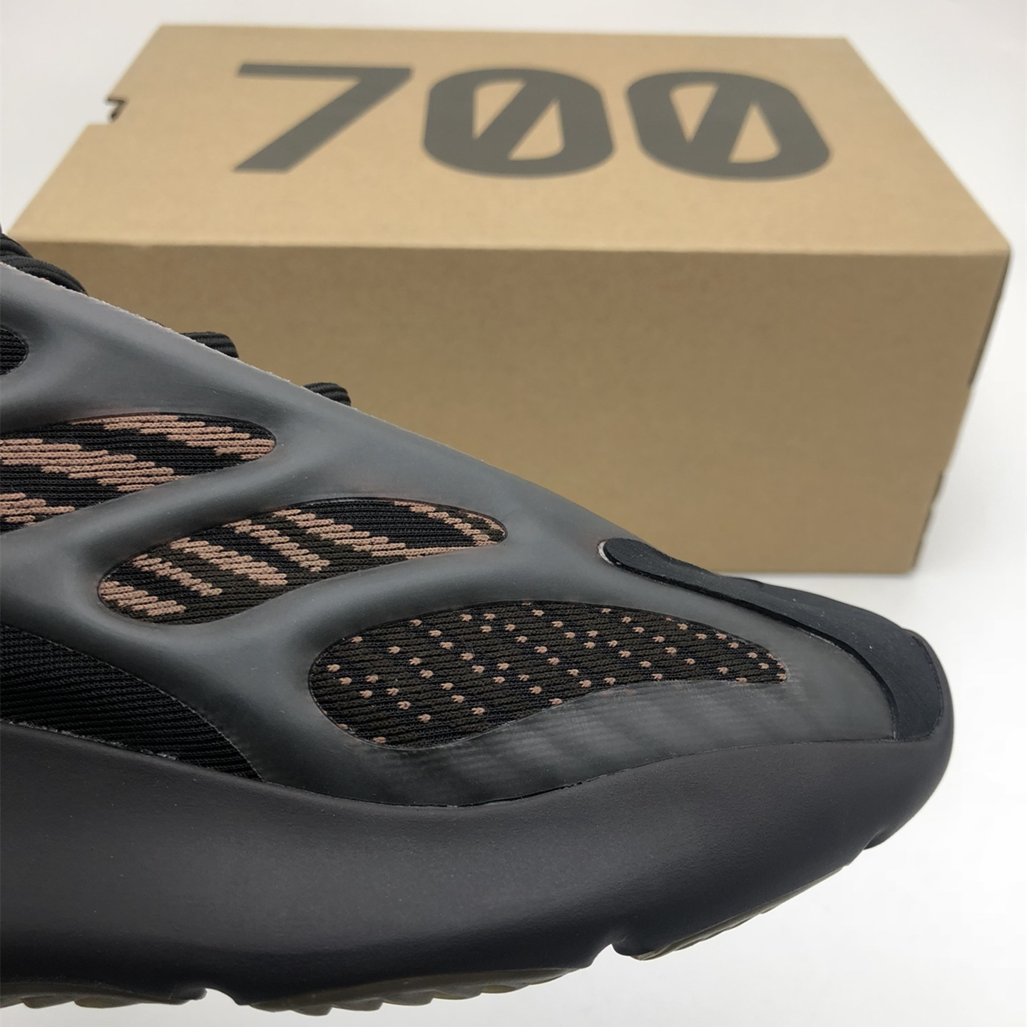 Yeezy Boost 700V3 EU36-EU46 / US3.5-US11