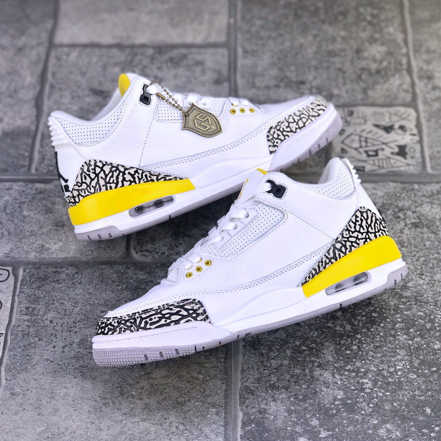 Air Jordan 3 WMNS “Laser Orange” Size:EU36-EU46/US4-US12