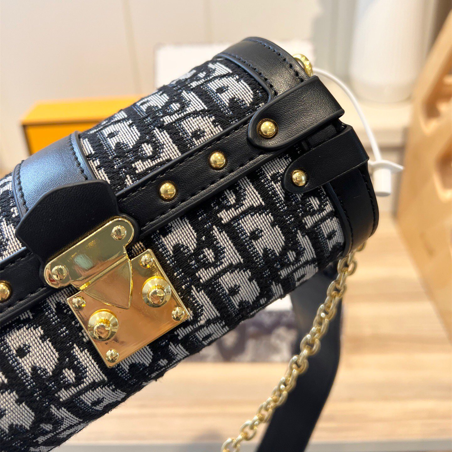 Bags size:20*10*10cm