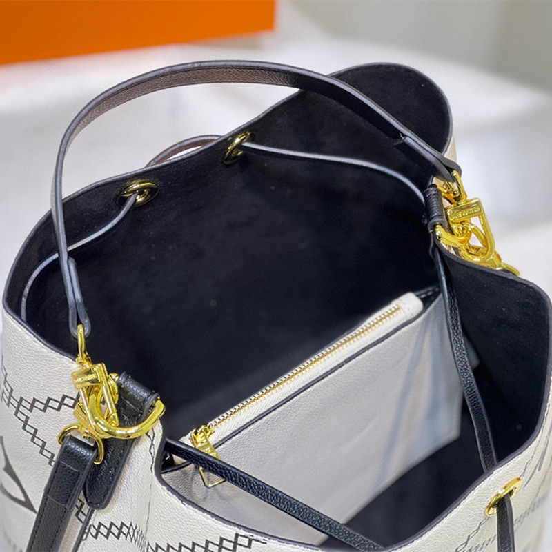 Bucket bag NéoNoé Medium Handbag Milk White Size 26*26*17.5 cm