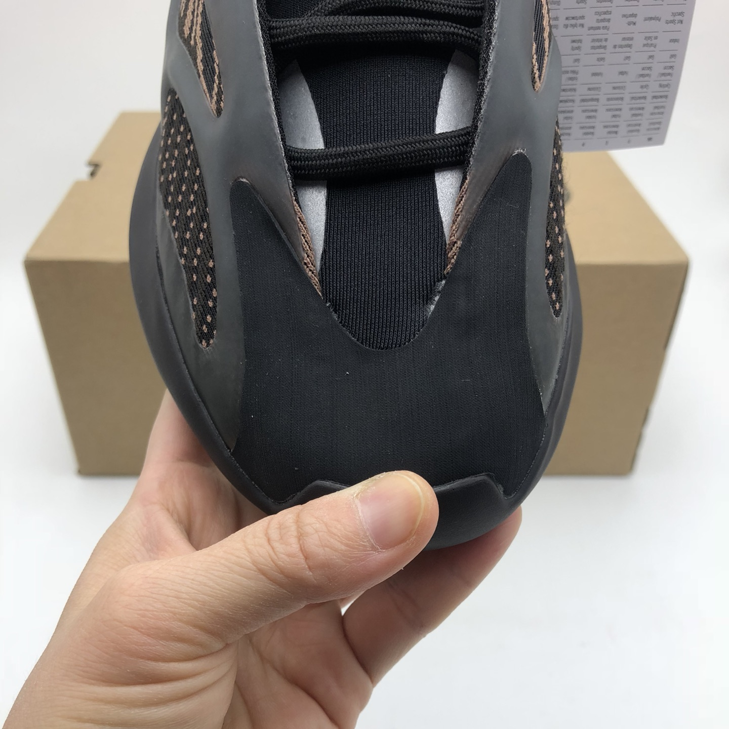 Yeezy Boost 700V3 EU36-EU46 / US3.5-US11