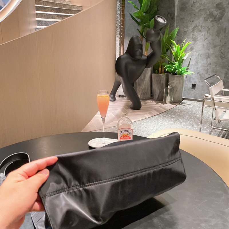 Women's Casual Nylon Waterproof Cloth Bag Size 40 * 15 * 38cm