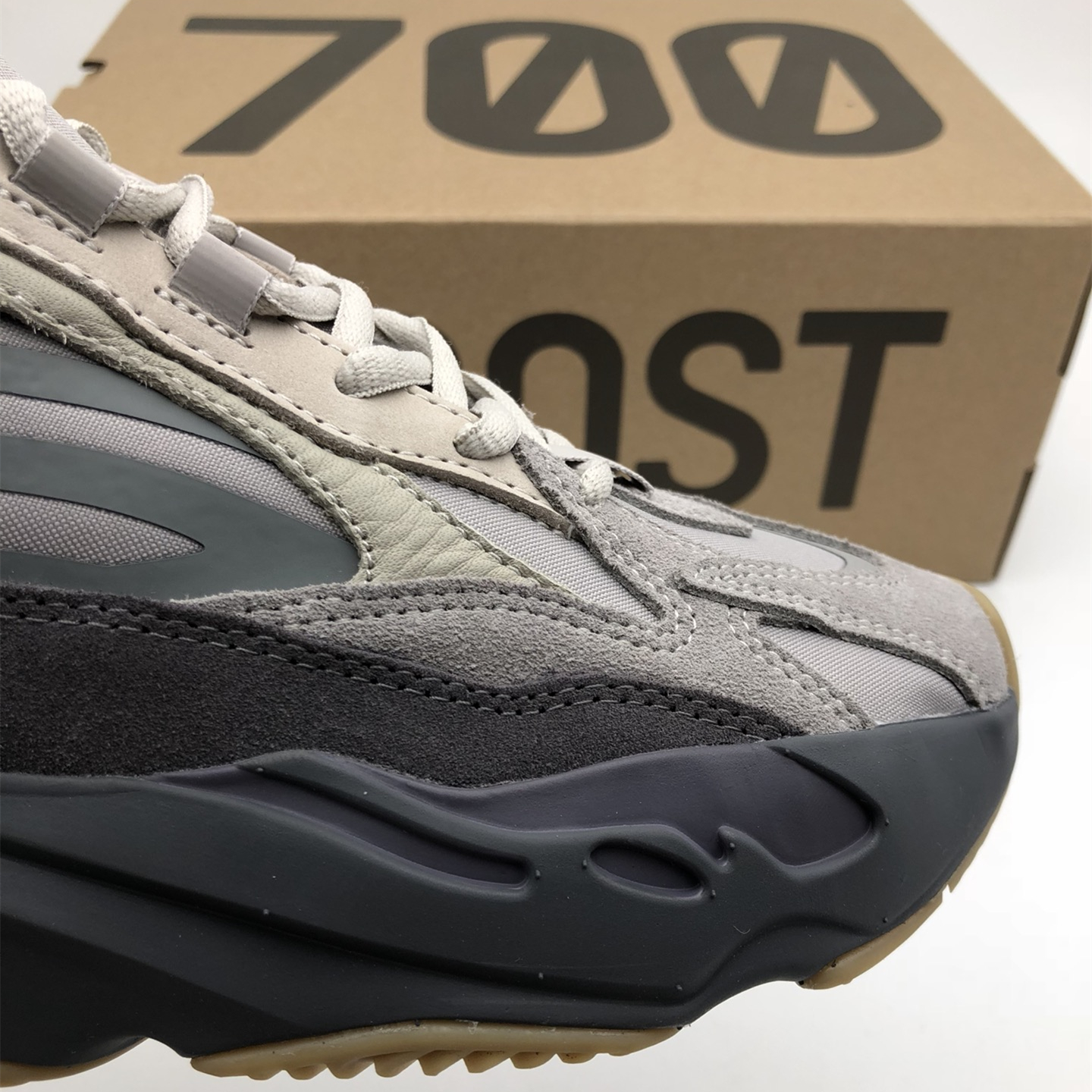 Yeezy Boost 700V2 EU36-EU47 / US3.5-US12