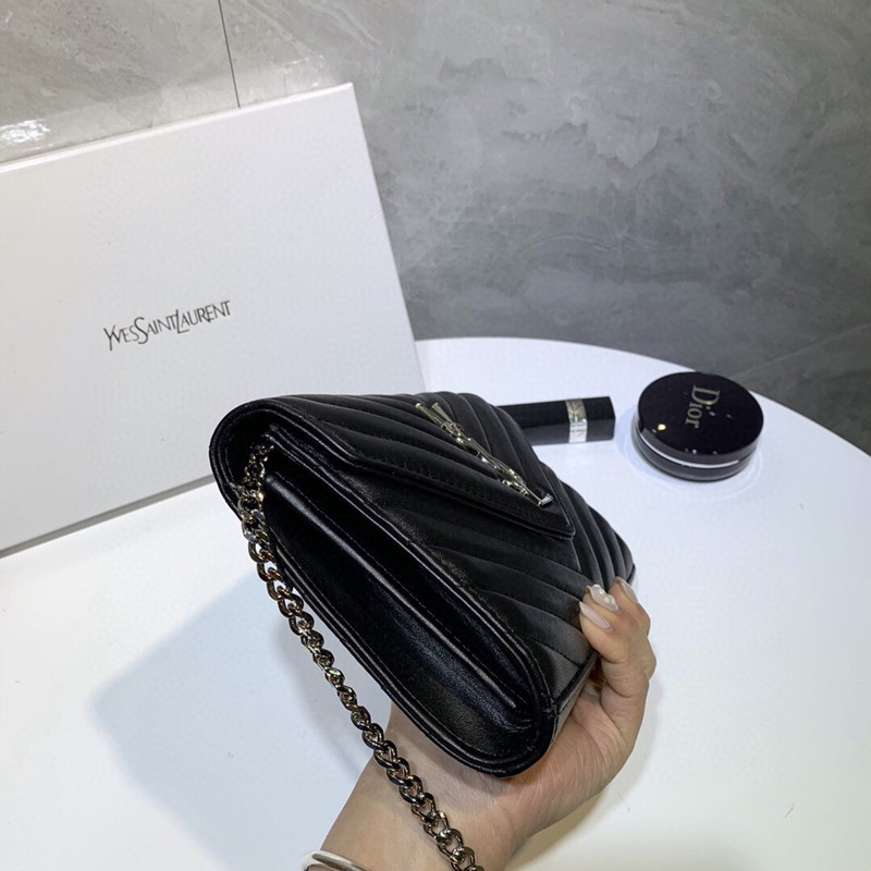 Women's Handbag Black Classic Diagonal Cross Hand Holding Sheep's Leather Bag Size 23 * 14cm