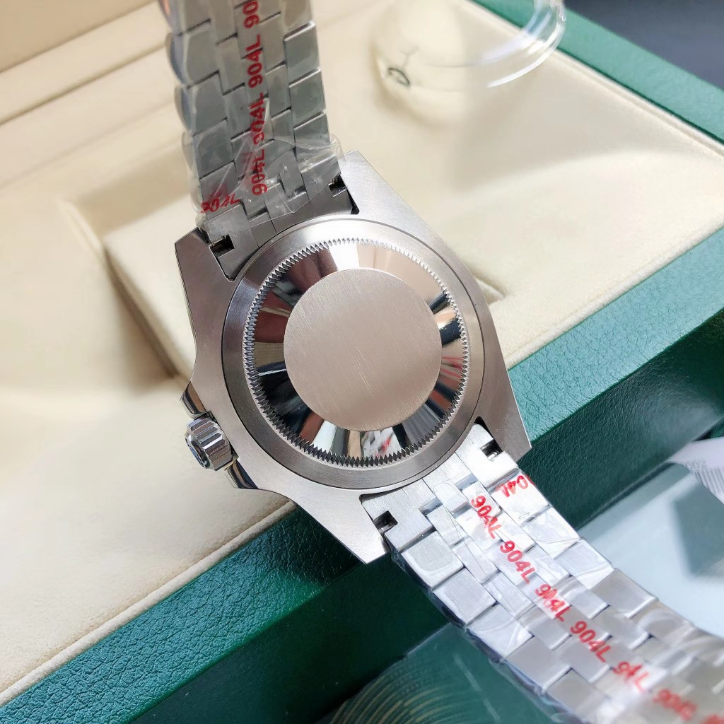 316 Stainless Steel Case With Scratch-resistant Sapphire Crystal