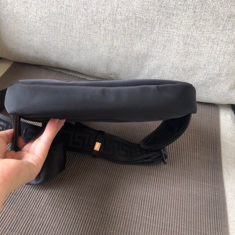 La Medusa Men's Chest Bag Fanny Pack Chest Bag Universal Section Embroidery Bag Size 25*16*7 cm