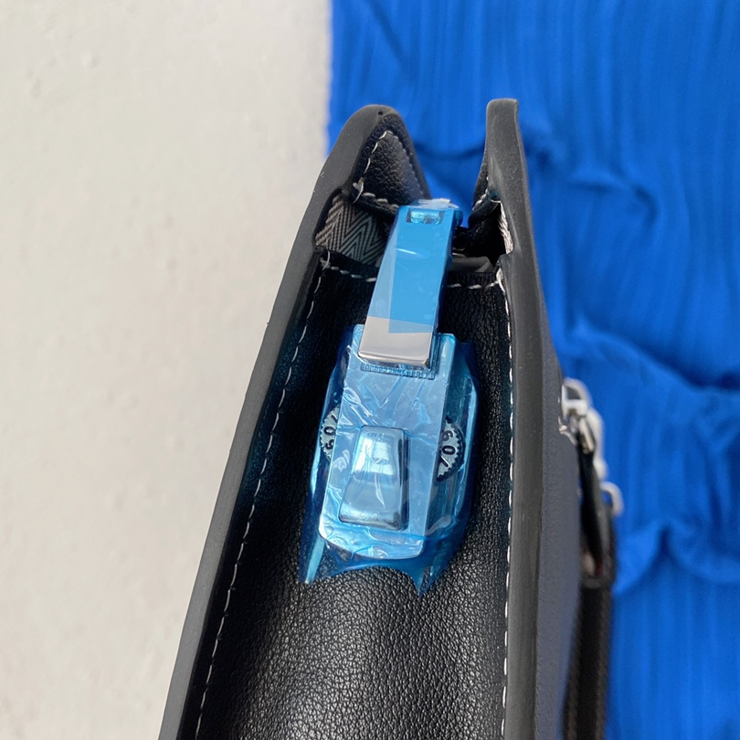 Combination lock handbag ,size:28 x 17 cm