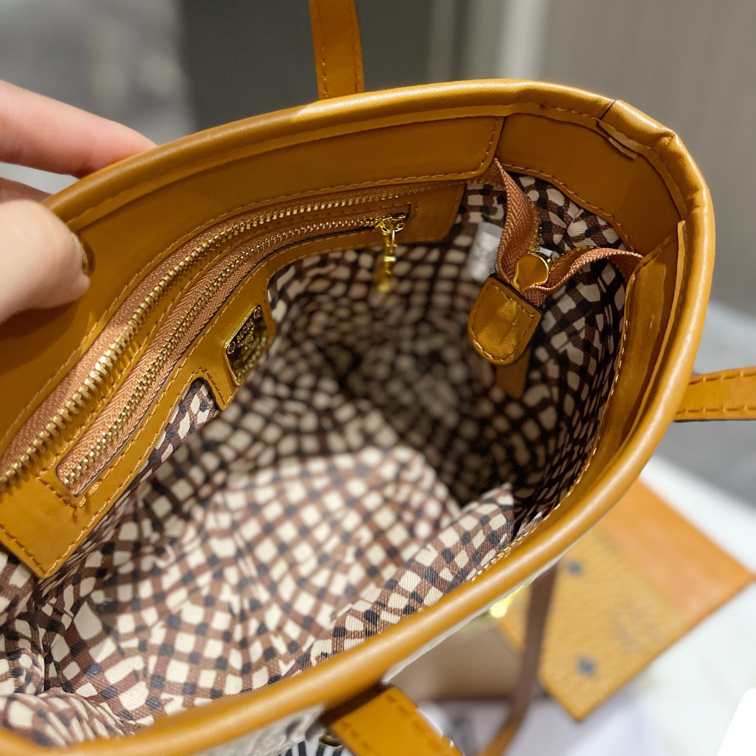 Bags 1:1 Size:20*19cm