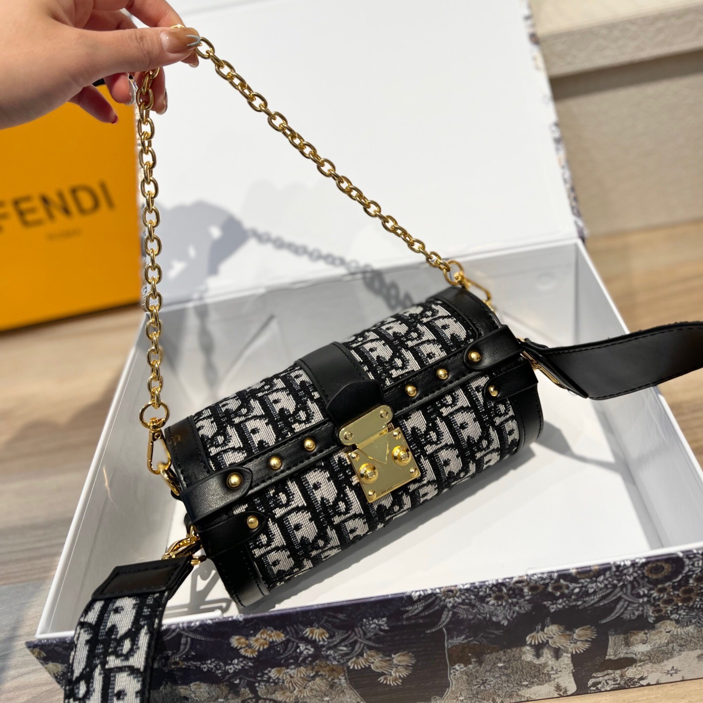 Bags size:20*10*10cm