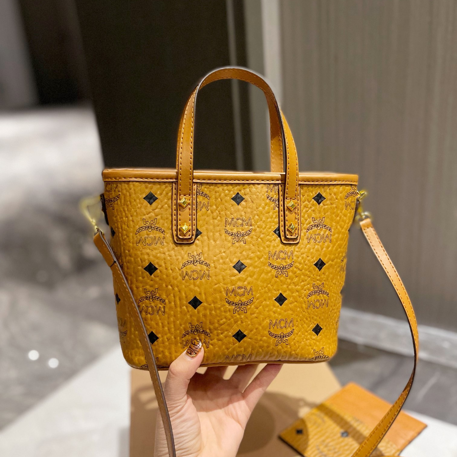 Bags 1:1 Size:20*19cm