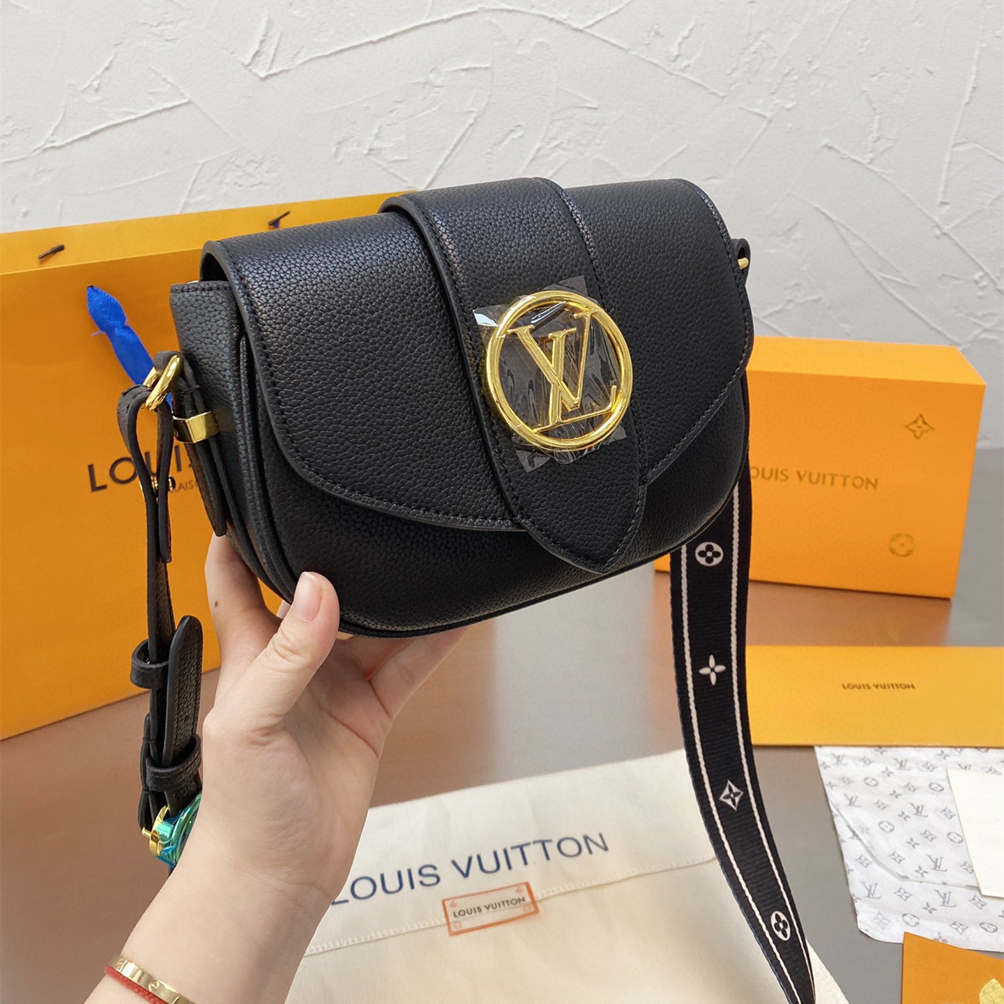 Pont 9 Soft Medium Bag Black Size 25*17.5*8 cm