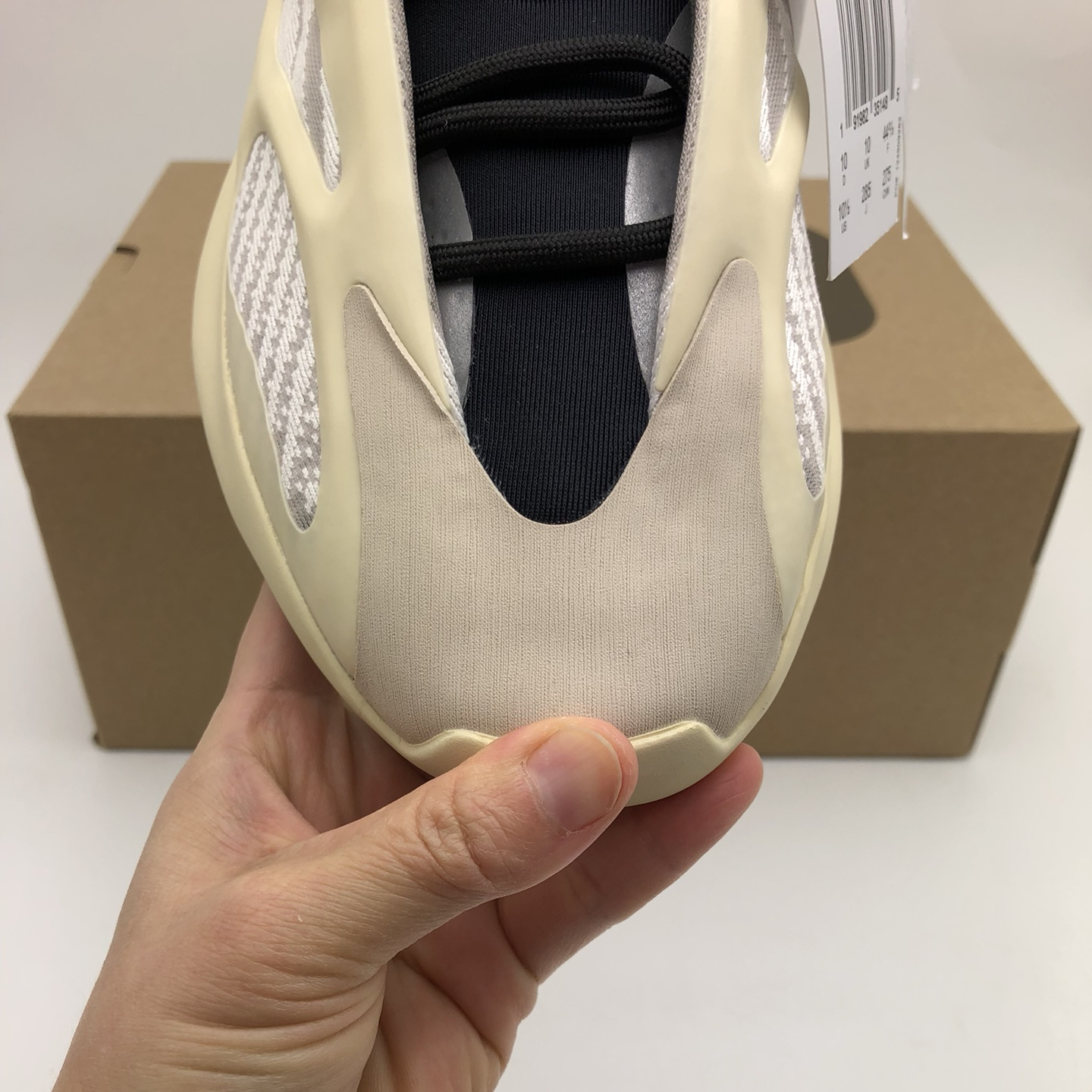 Yeezy Boost 700V3 EU36-EU46 / US3.5-US11