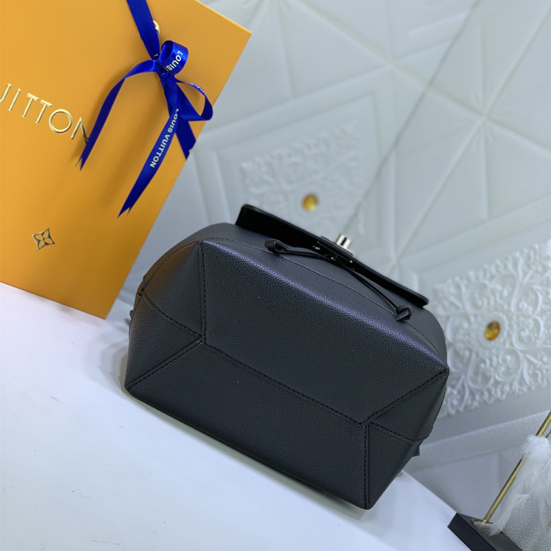 Lockme Shoulder Bag Ladies Fashion Backpack Schoolbag Size 22 * 28 * 13 cm