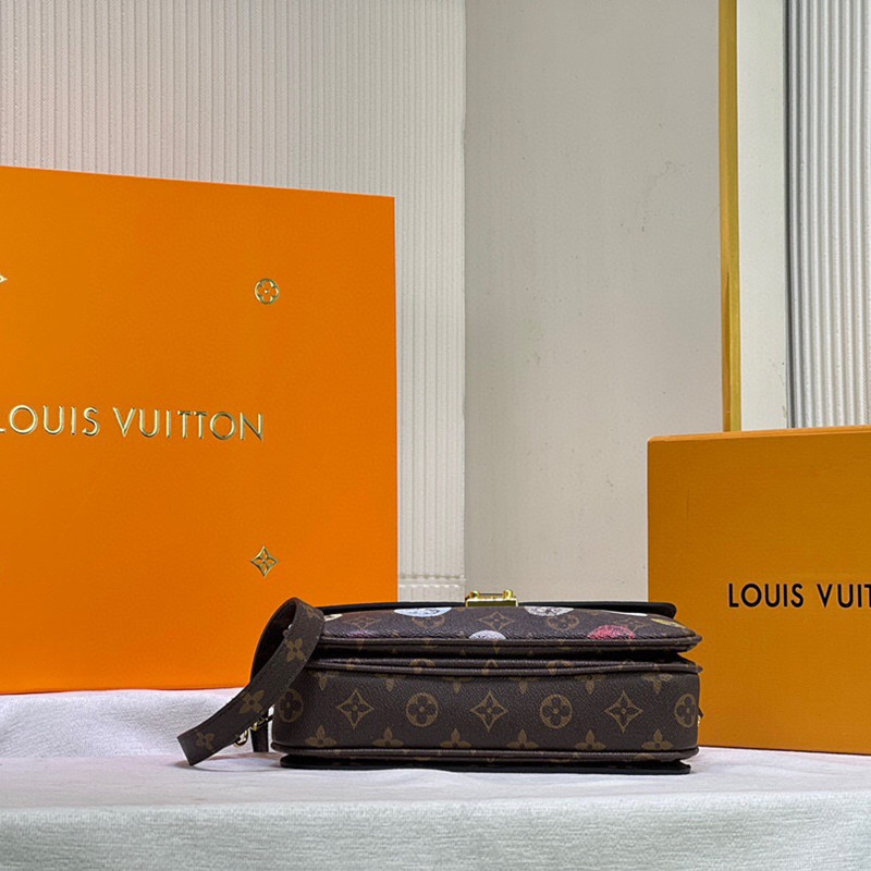 Pochette Métis Letter Carrier's Bag Women‘s Crossbody Bag Size 25*19*7 cm