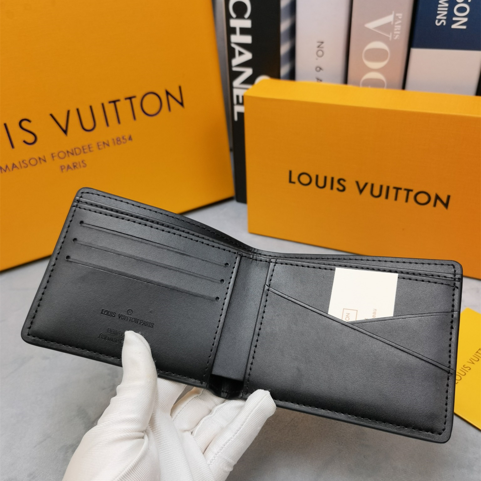 Wallet size:11*8.5*2CM