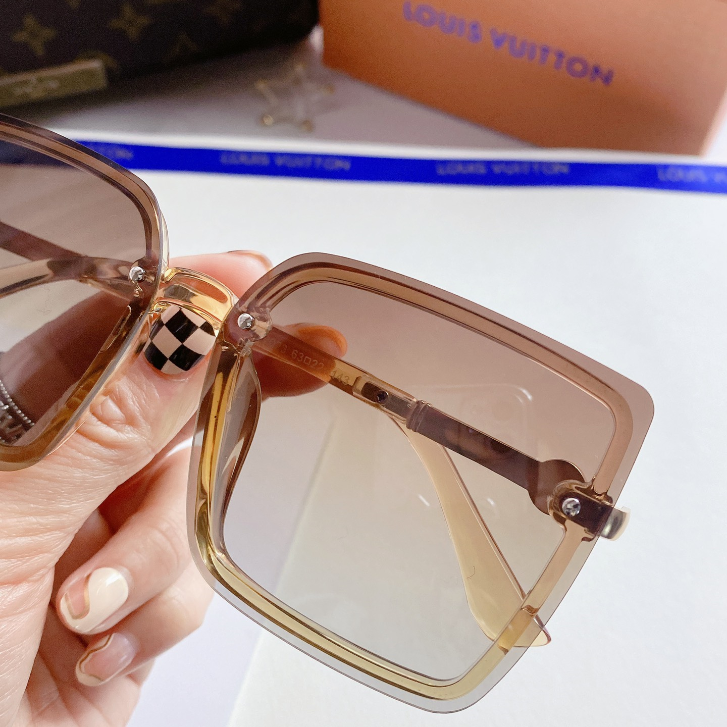 Men's And Women's Sunglasses 2 Colors