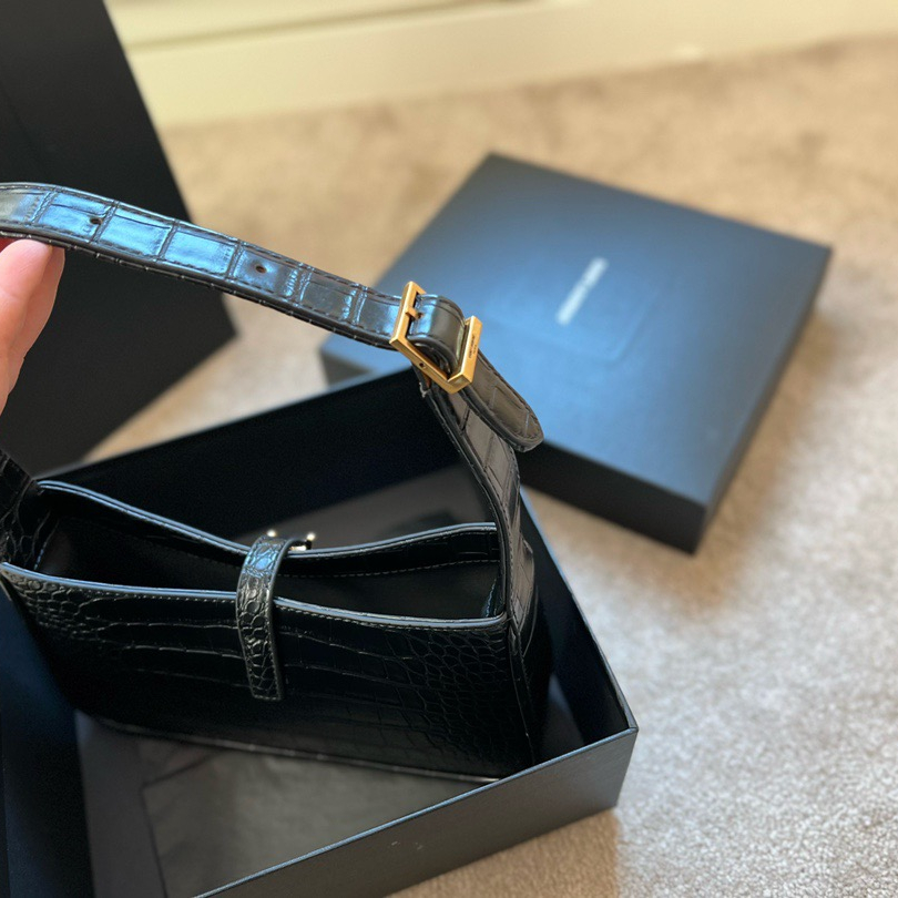 Le 5a7 Size:24×16×6cm