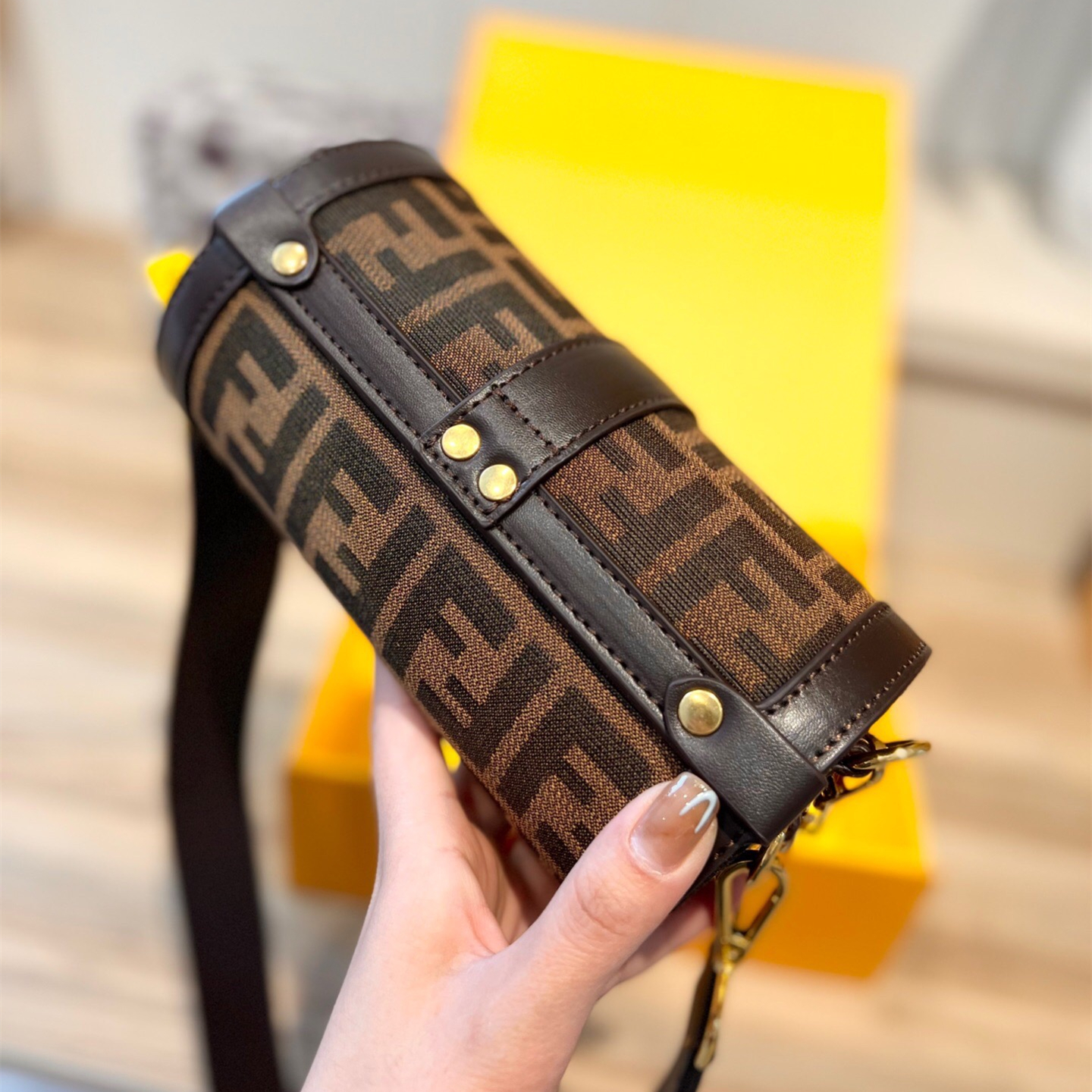 Bags size:20*10*10cm