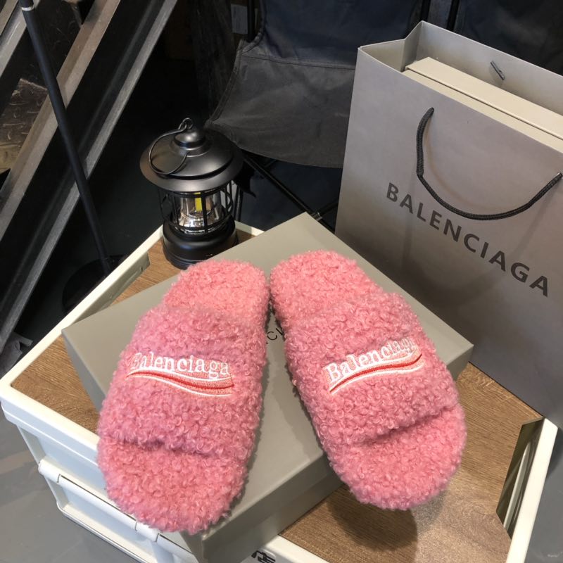 Plush slippers   size:EU35-EU42