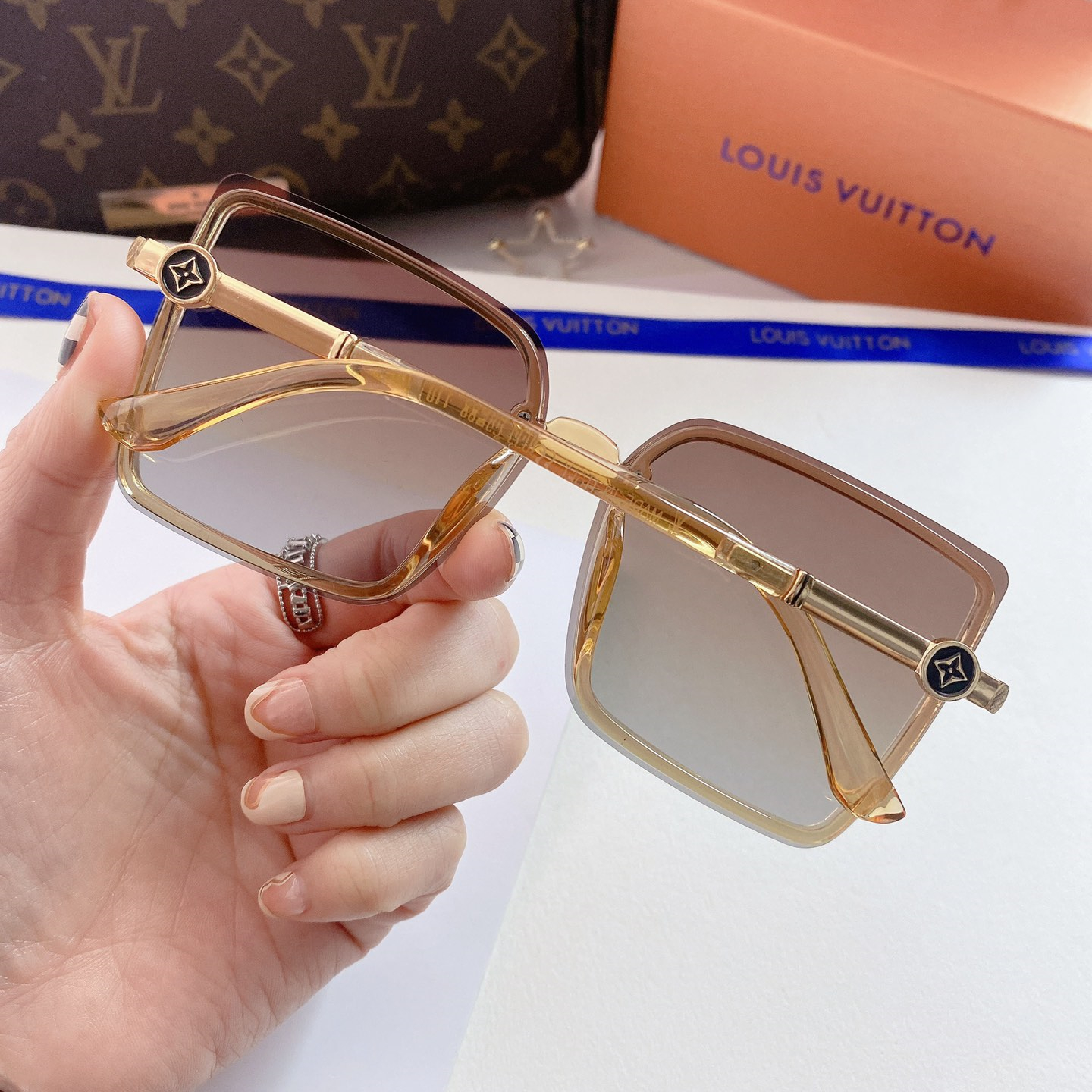 Men's And Women's Sunglasses 2 Colors