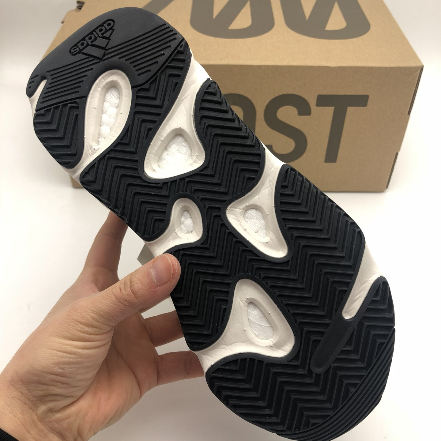 Yeezy Boost 700V2 EU36-EU47 / US3.5-US12