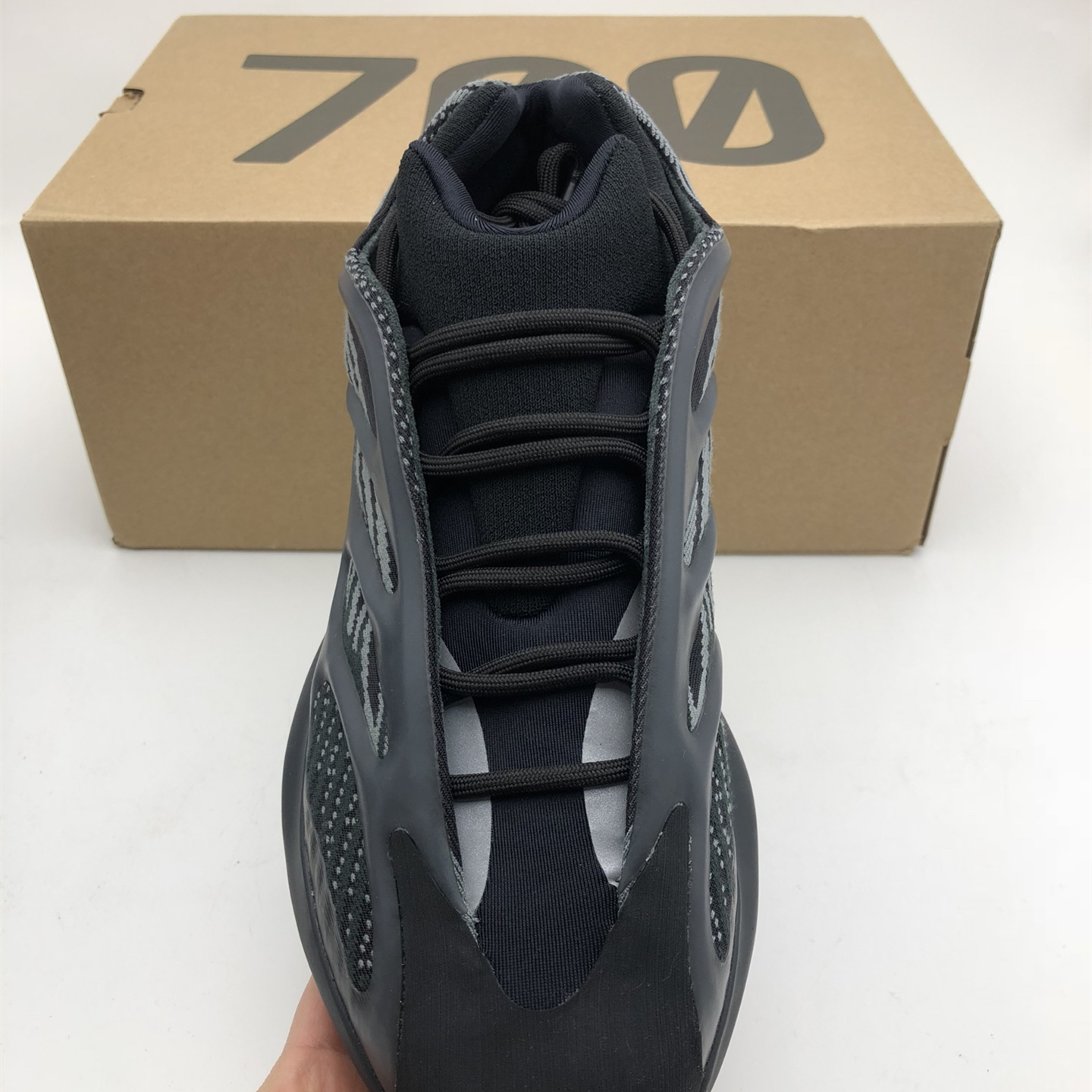 Yeezy Boost 700V3 EU36-EU46 / US3.5-US11