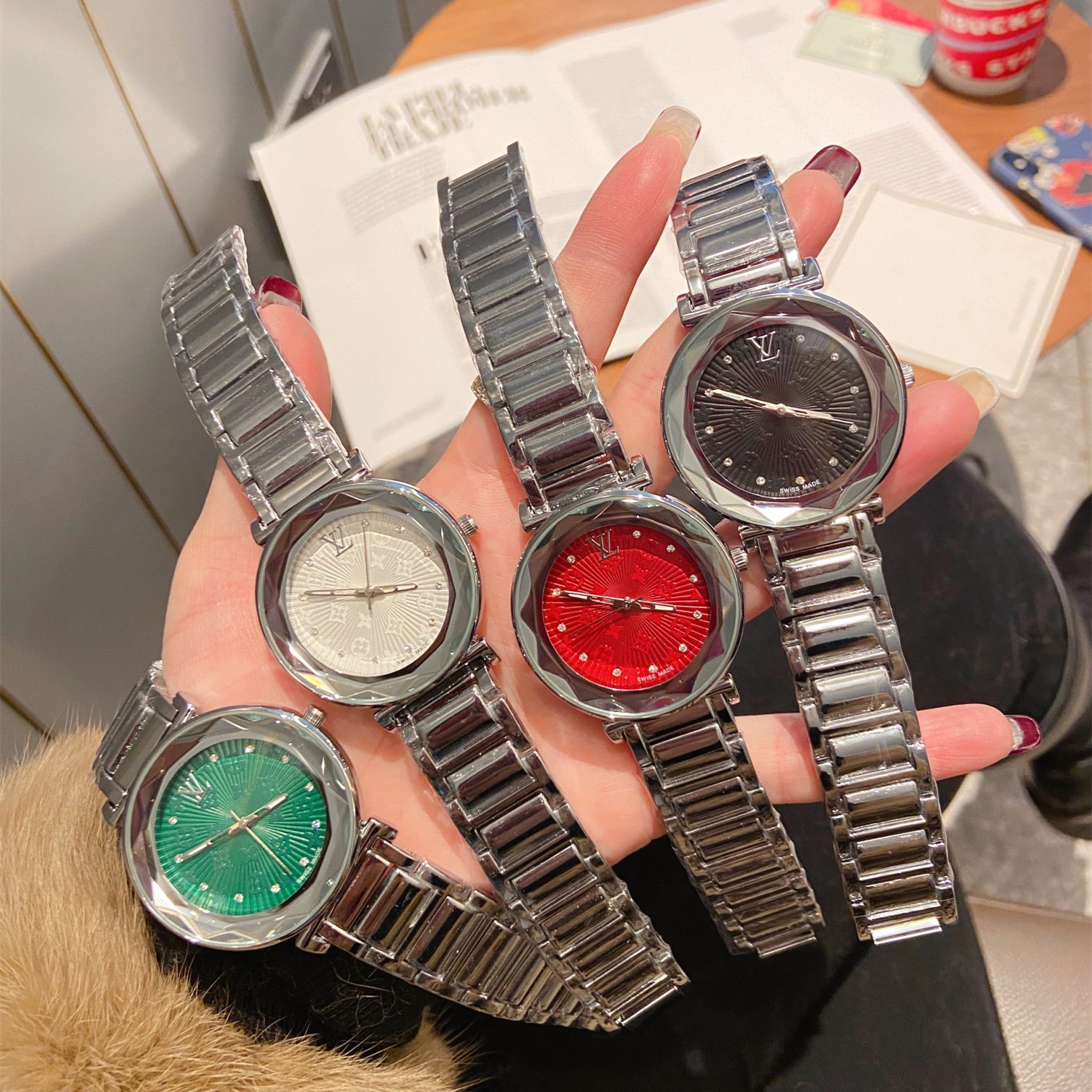 Watch 4 Colors Size:36mm
