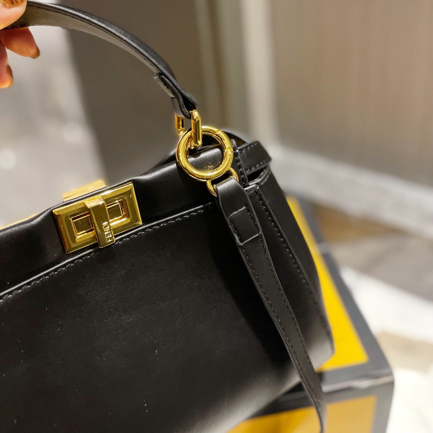 Peekaboo Small Bag Size:23cm