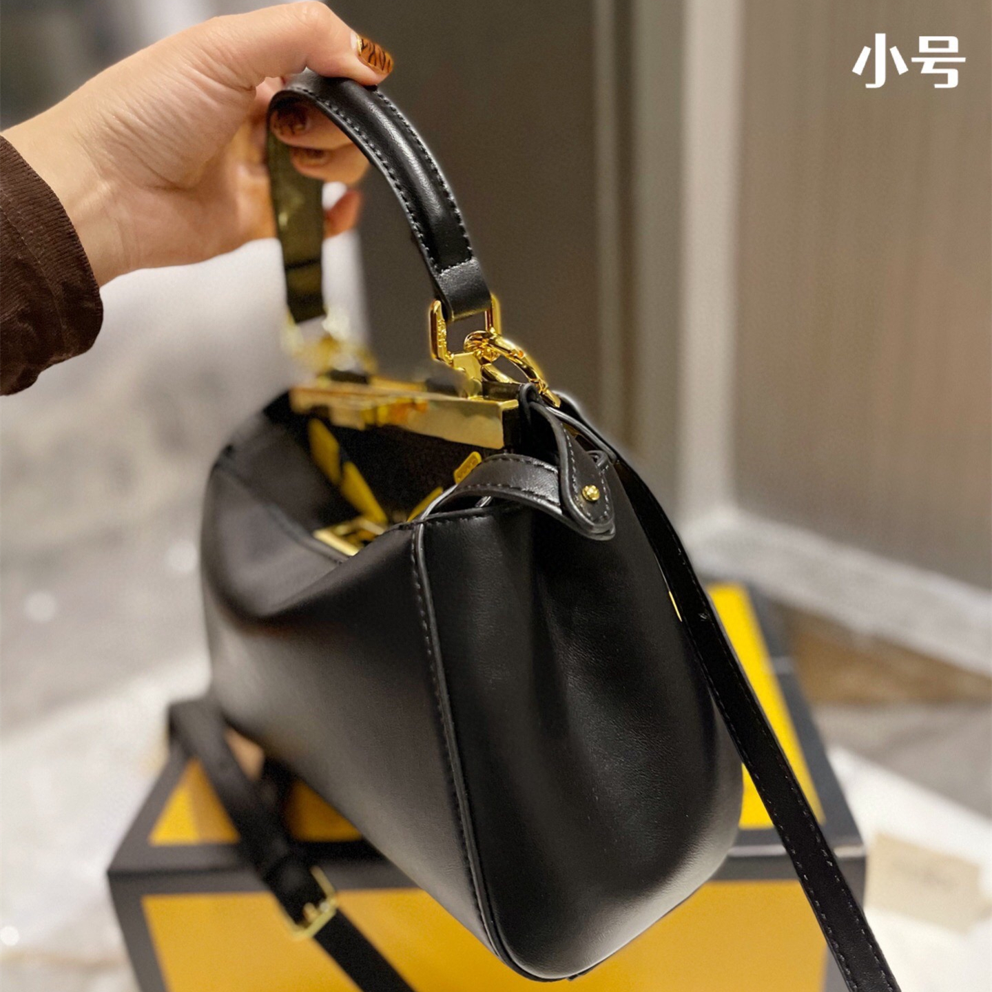 Peekaboo Small Bag Size:23cm