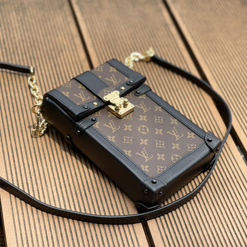 Trunk Vertical Chain Bag Mobile Phone Bag Size11*17.5*3.5cm