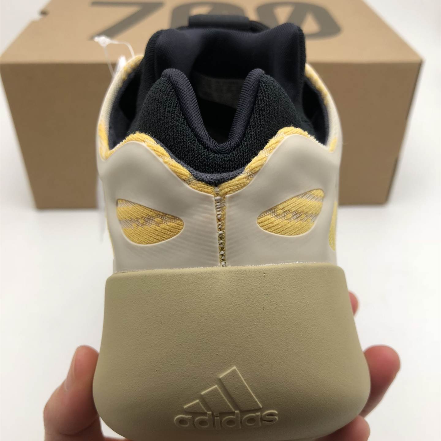 Yeezy Boost 700V3 EU36-EU46 / US3.5-US11