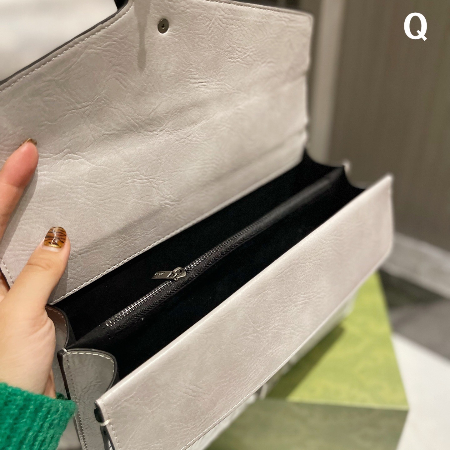 Dionysus Bags Size: 27*17cm