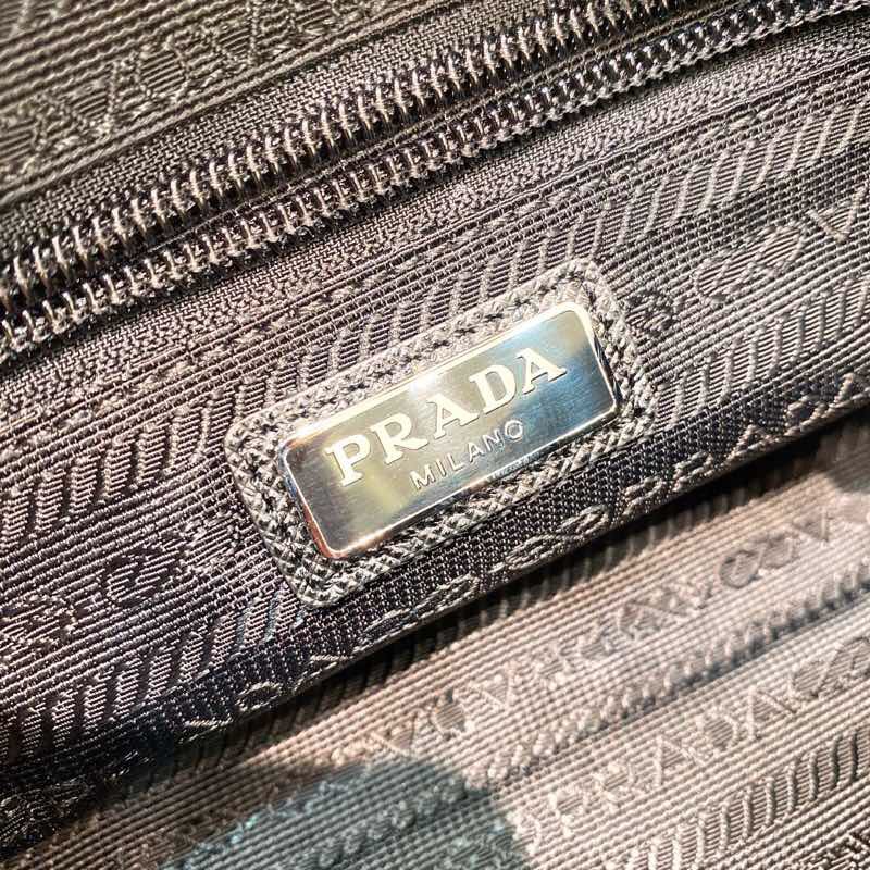 Cosmetic Bag Makeup Bags For Both Men And Women Size 20*11.5*9 cm