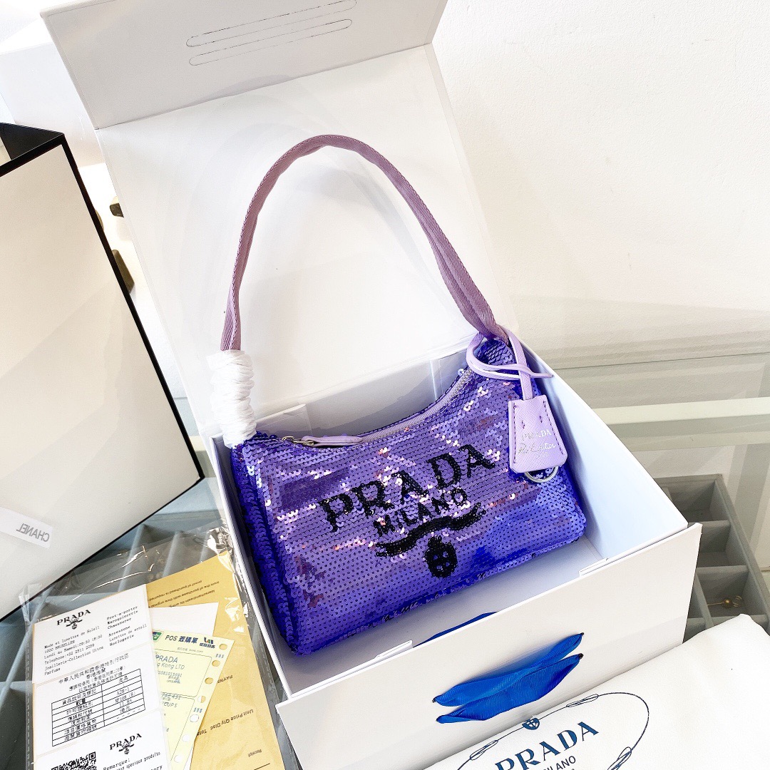 Re-Edition 2000 hobo Bag Size:22CM