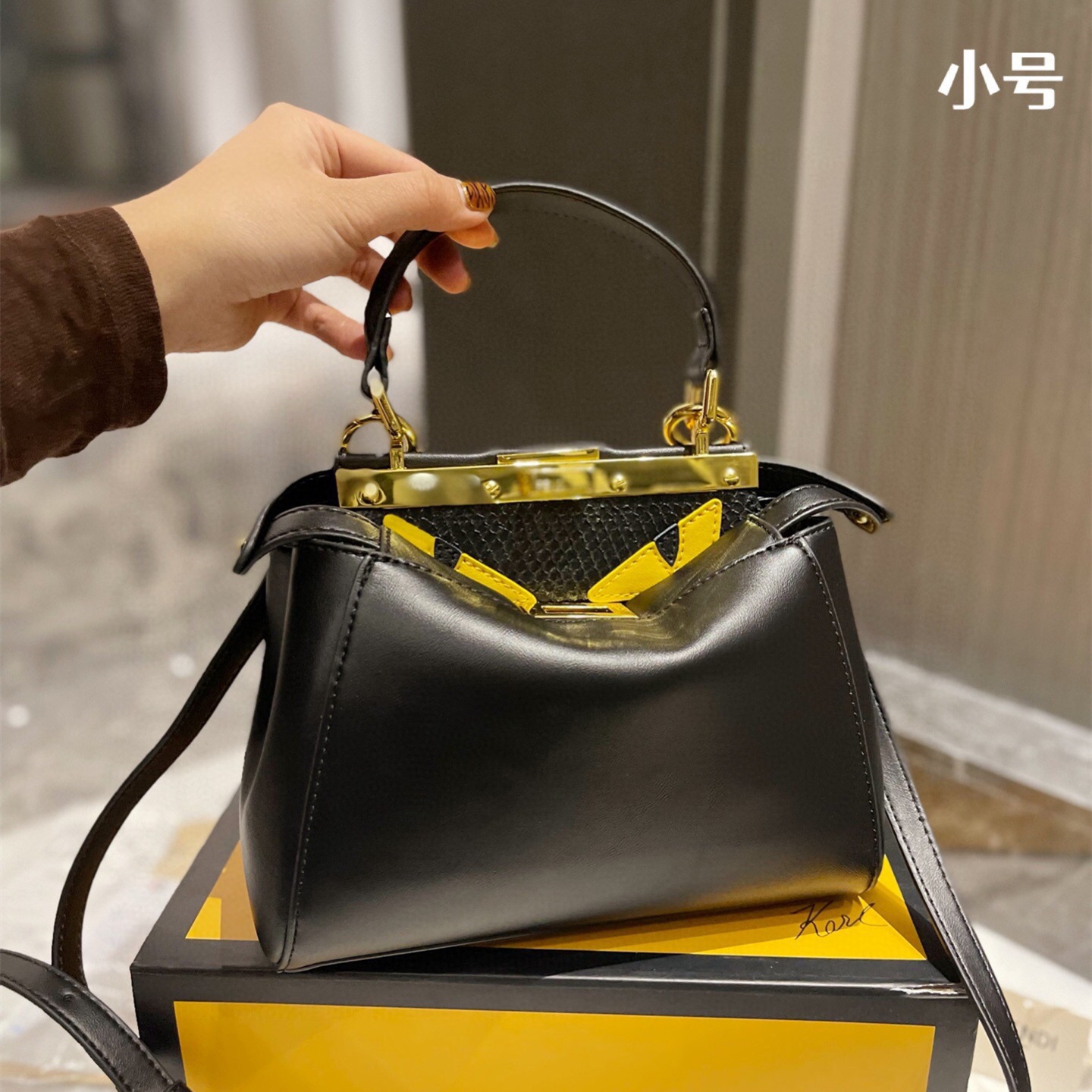 Peekaboo Small Bag Size:23cm