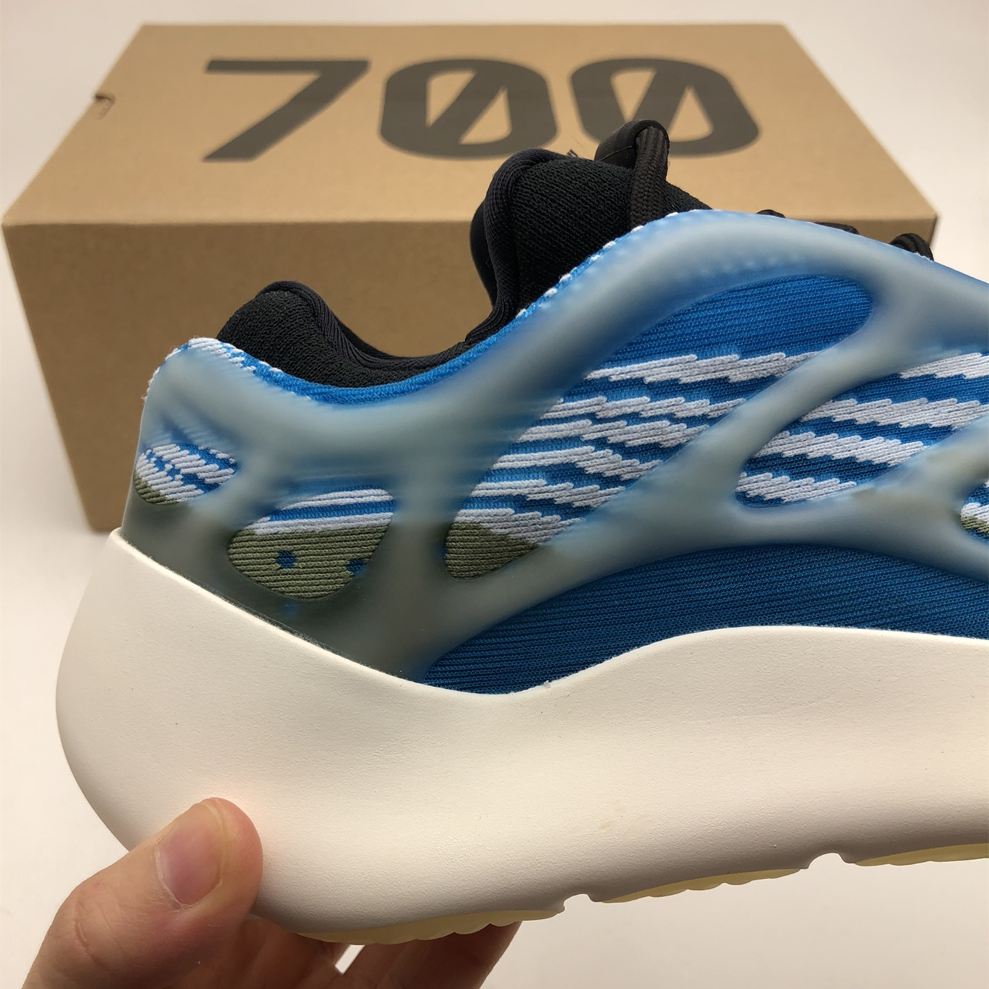 Yeezy Boost 700V3 EU36-EU46 / US3.5-US11