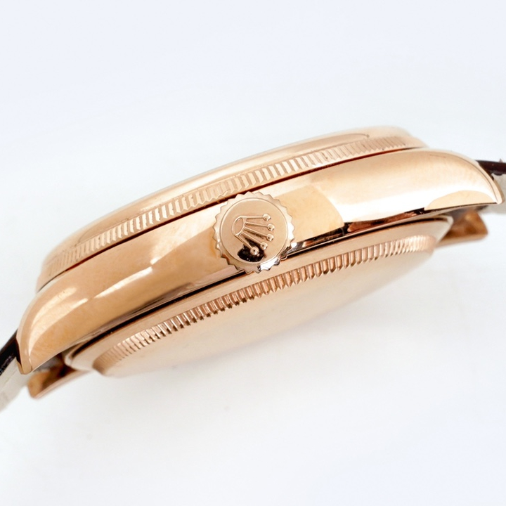 EW Cellini Log 39 diameter 39 mm, thickness 12.5 mm.