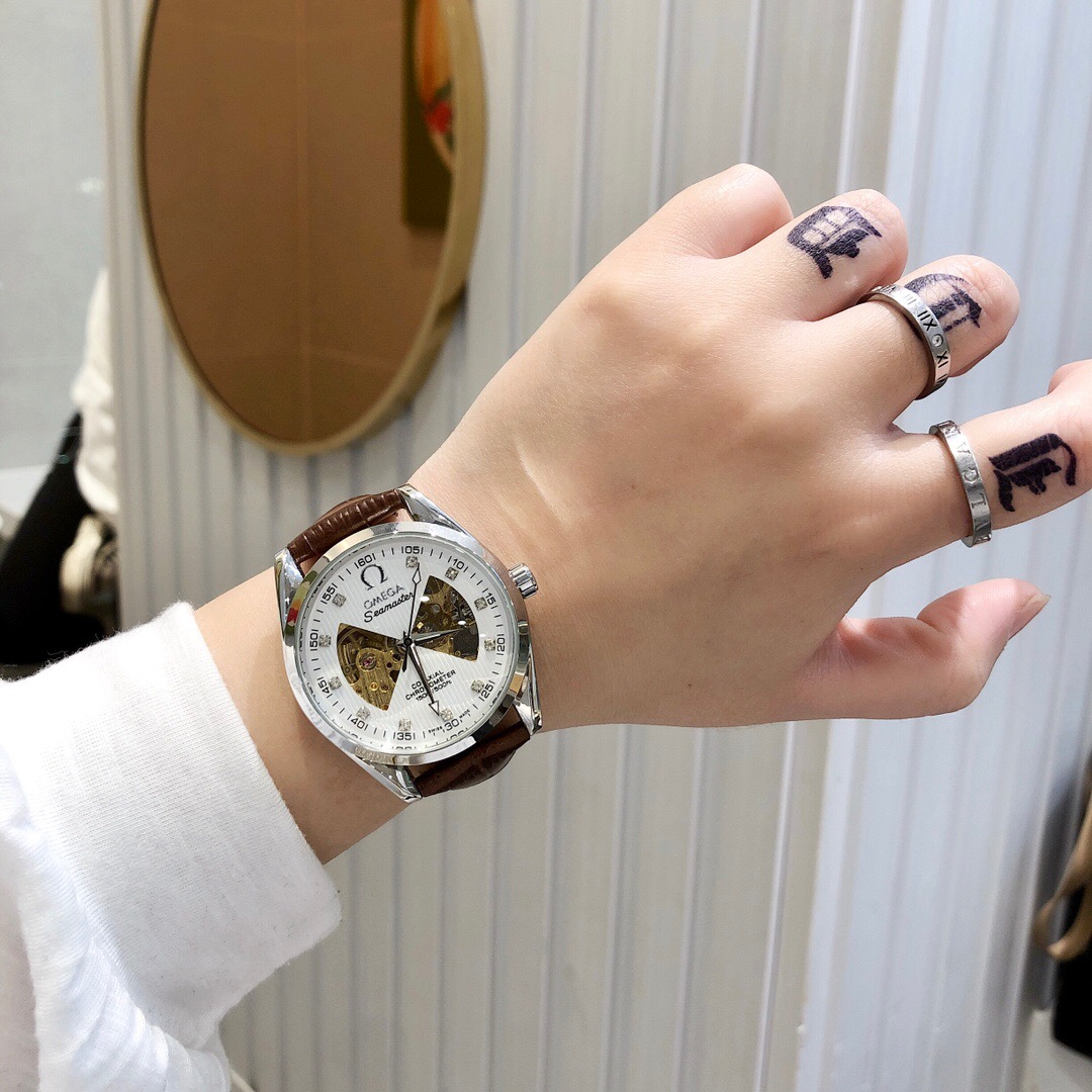 Quartz Watch 5 Colors Size:40MM